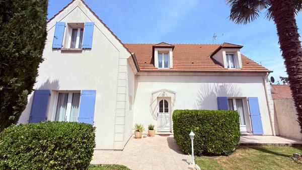 BORNEL, Maison contemporaine 6 pièces, séjour triple, 3 chambres, dble garage, jardin