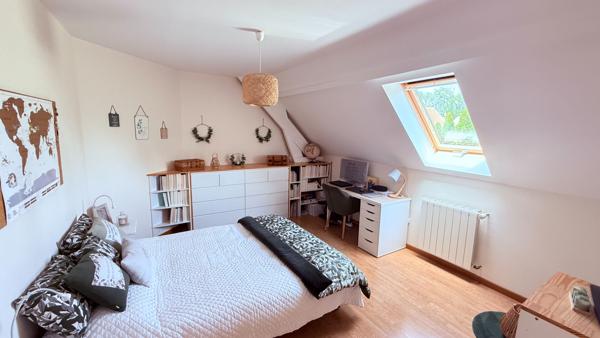BORNEL, Maison contemporaine 6 pièces, séjour triple, 3 chambres, dble garage, jardin