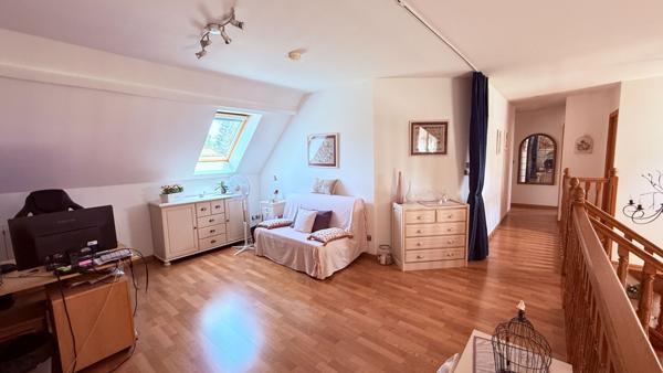 BORNEL, Maison contemporaine 6 pièces, séjour triple, 3 chambres, dble garage, jardin