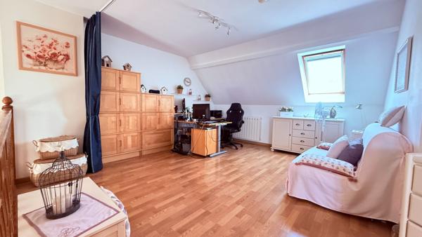 BORNEL, Maison contemporaine 6 pièces, séjour triple, 3 chambres, dble garage, jardin