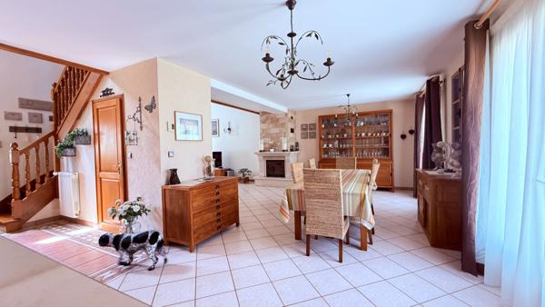 BORNEL, Maison contemporaine 6 pièces, séjour triple, 3 chambres, dble garage, jardin