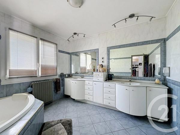 Maison à vendre  4 pièces - 131 m 2   GRIGNY  - 69