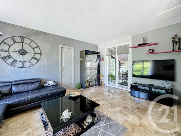 Maison à vendre  4 pièces - 131 m 2   GRIGNY  - 69