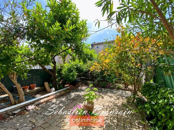 Charmante maison de ville avec jardin — Carpentras centre