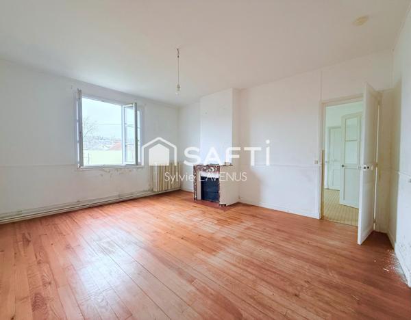 A VAILLY S/AISNE 02, MAISON DE 180 M2 AVEC CAVE ET GARAGE, SUR SON TERRAIN CLOS DE 685 M2.