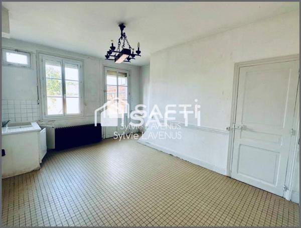 A VAILLY S/AISNE 02, MAISON DE 180 M2 AVEC CAVE ET GARAGE, SUR SON TERRAIN CLOS DE 685 M2.