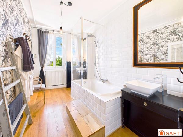 Magnifique Maison de Ville T6 195m2 avec Local professionnel, jardin et piscine!!!