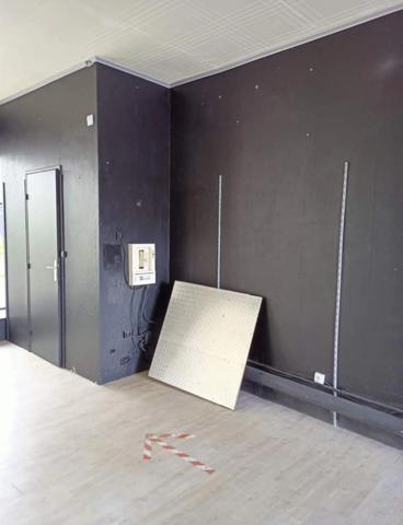 Dpt Charente Maritime (17), à vendre LES MATHES Local commercial 37.31m2 carrez+terrasses de10m2