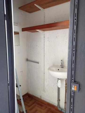 Dpt Charente Maritime (17), à vendre LES MATHES Local commercial 37.31m2 carrez+terrasses de10m2