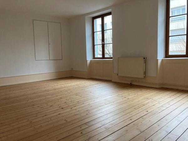 Appartement à louer 3 pièces 77.29m² Montbéliard (25200)