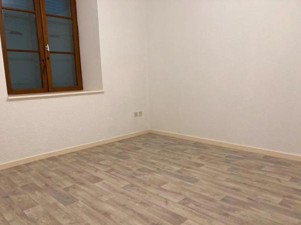 Appartement à louer 3 pièces 77.29m² Montbéliard (25200)