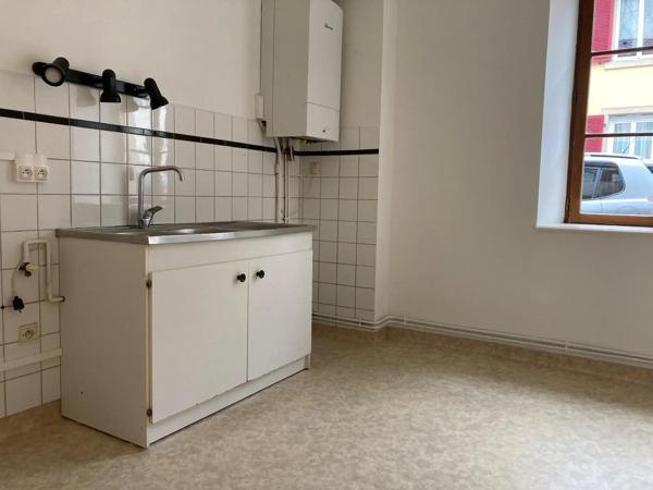 Appartement à louer 3 pièces 77.29m² Montbéliard (25200)