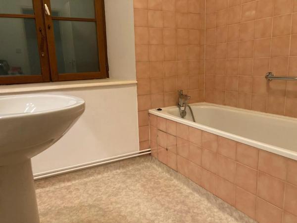 Appartement à louer 3 pièces 77.29m² Montbéliard (25200)