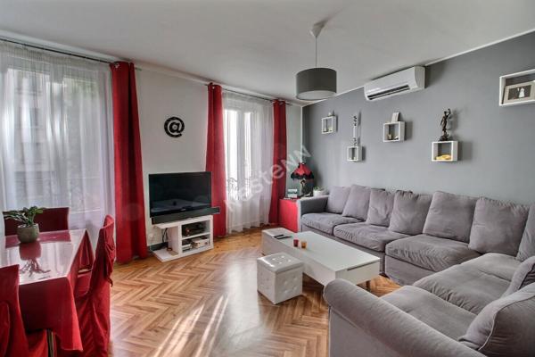 MONTREUIL, 260 METRES DU METRO CROIX DE CHAVAUX, MAISON DE VILLE ENTIEREMENT RENOVEE.