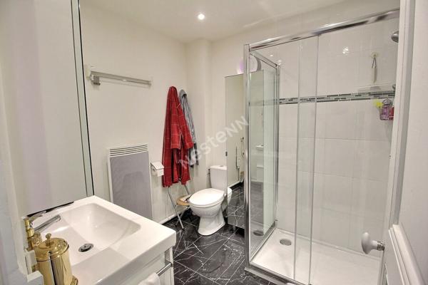 MONTREUIL, 260 METRES DU METRO CROIX DE CHAVAUX, MAISON DE VILLE ENTIEREMENT RENOVEE.