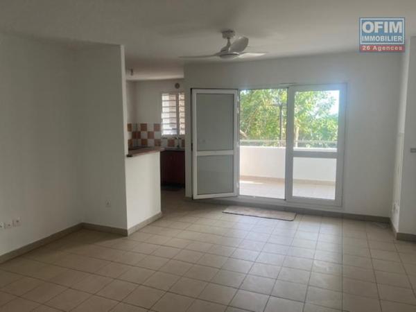 A louer appartement de type T4 dans une petite résidence proche école et petite vue mer