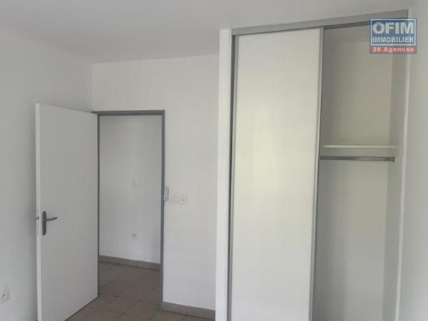 A louer appartement de type T4 dans une petite résidence proche école et petite vue mer