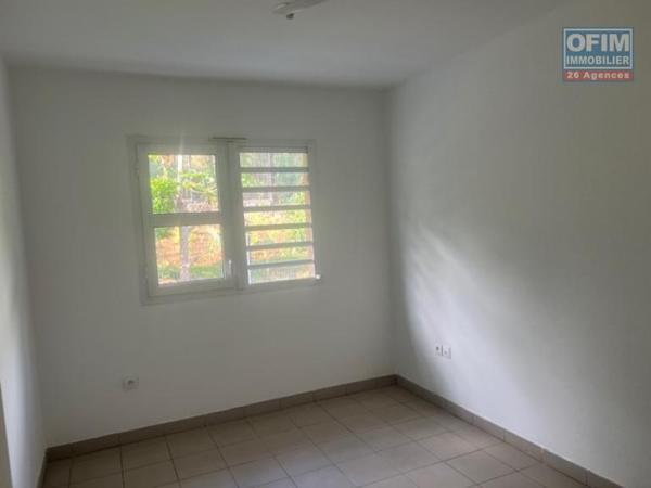 A louer appartement de type T4 dans une petite résidence proche école et petite vue mer