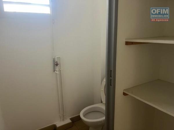 A louer appartement de type T4 dans une petite résidence proche école et petite vue mer