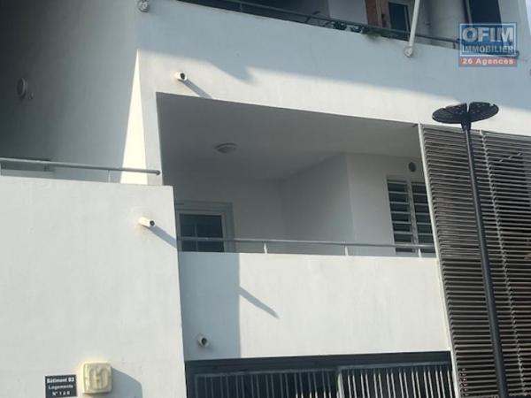 A louer appartement de type T4 dans une petite résidence proche école et petite vue mer