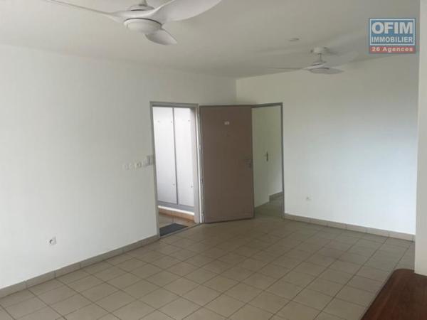 A louer appartement de type T4 dans une petite résidence proche école et petite vue mer