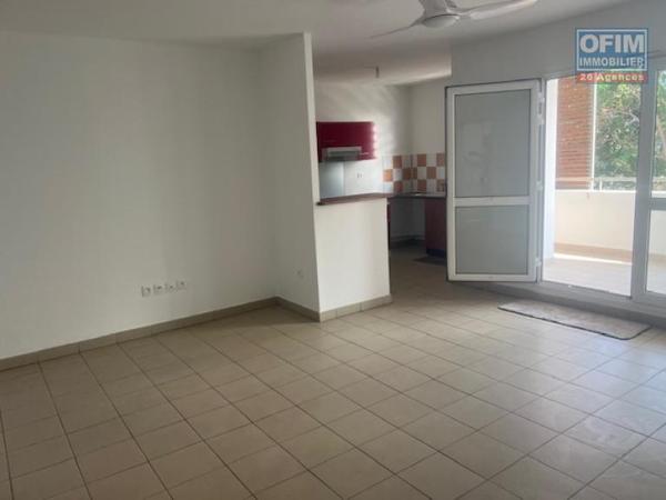 A louer appartement de type T4 dans une petite résidence proche école et petite vue mer