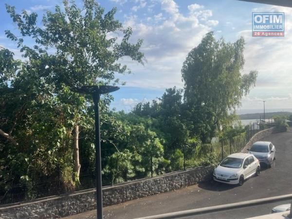 A louer appartement de type T4 dans une petite résidence proche école et petite vue mer