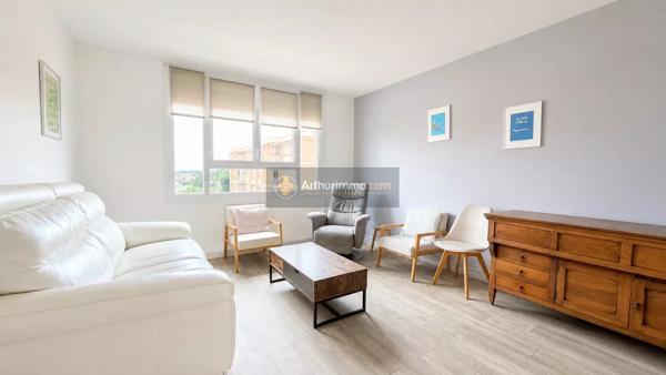 Vente                                                      Appartement
                        
                     3 pièces                      54 m2                     à Fréjus