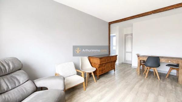 Vente                                                      Appartement
                        
                     3 pièces                      54 m2                     à Fréjus