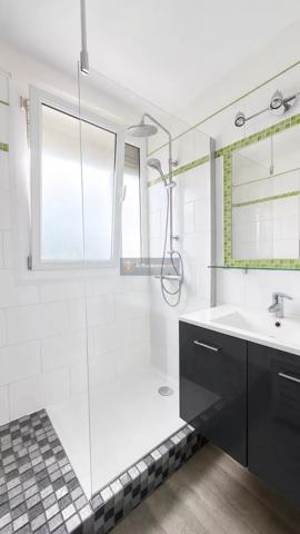 Vente                                                      Appartement
                        
                     3 pièces                      54 m2                     à Fréjus
