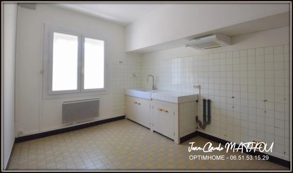 Maison de village T3 de 78 m² avec terrasse abritée, garage et vue dégagée