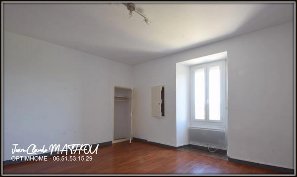 Maison de village T3 de 78 m² avec terrasse abritée, garage et vue dégagée