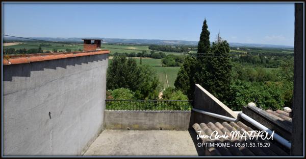Maison de village T3 de 78 m² avec terrasse abritée, garage et vue dégagée