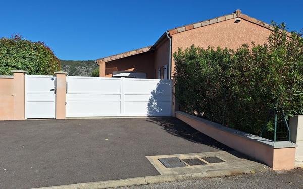 Maison à vendre    4 pièces •  Vallon-Pont-d'Arc