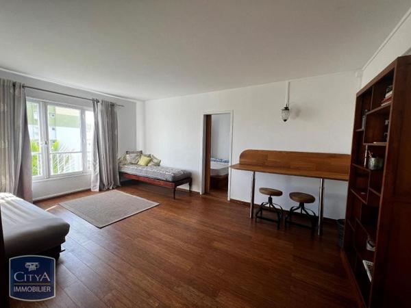 Appartement à louer 2 pièces 46.56m² Saint-Denis (97400)