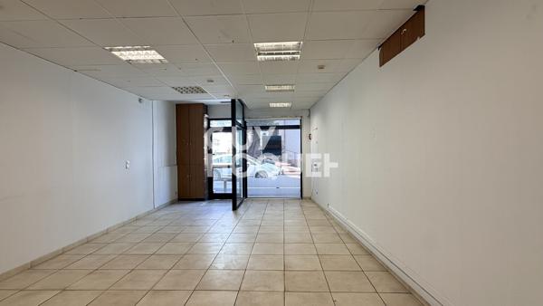 Local commercial 81 m² de plain-pied, cœur d'Elne, rue Nationale