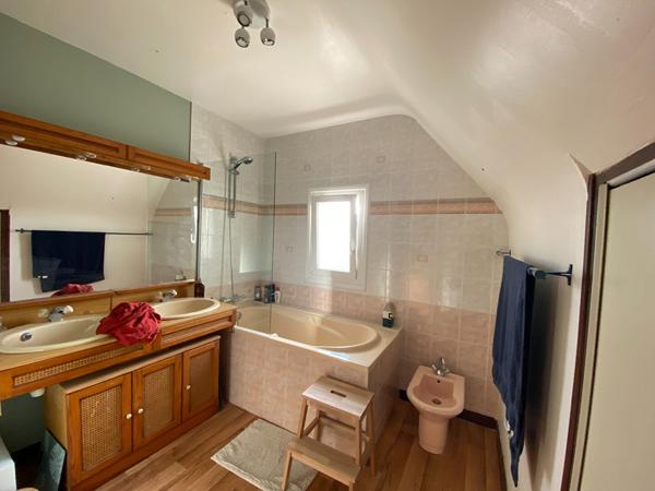 A LOUER - Chambre pour colocation dans une grande maison à LANVALLAY - AXE DINAN - RENNES