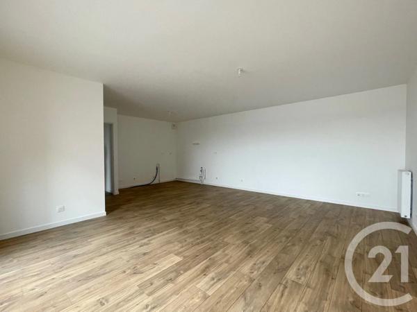 Appartement T4 à vendre  4 pièces - 84 m 2   FOUGERES  - 35