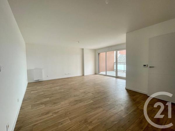 Appartement T4 à vendre  4 pièces - 84 m 2   FOUGERES  - 35