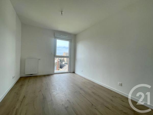 Appartement T4 à vendre  4 pièces - 84 m 2   FOUGERES  - 35