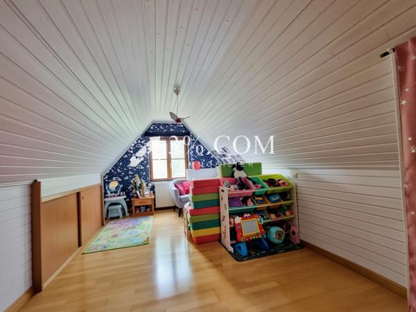 Maison
                                                                                                                                                                                                                                                                                                                        6 pièce(s)                                                                                                                                                                                                          5 chambre(s)                                                                                                                                                                                                          159.25  m²
