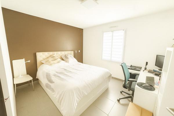 Maison de plain-pied de 2014 avec jardin clos