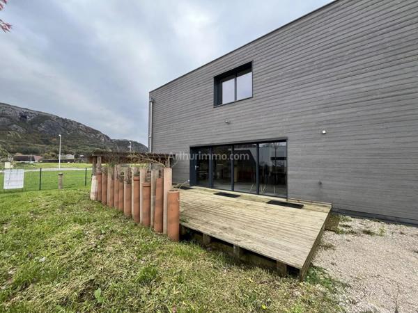 Vente Local commercial 400 m2 à Yenne
