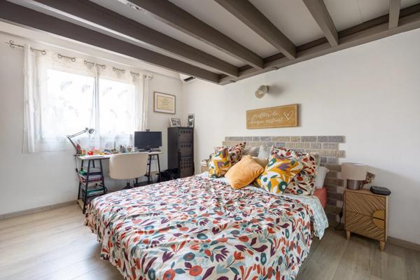 ***AUBAGNE… COMME UNE MAISON… DUPLEX DE CARACTÈRE… 3 CHAMBRES… ESPACES ÉVOLUTIFS… COUP DE CŒUR ASSURÉ***