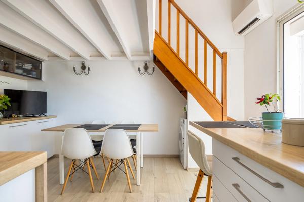 ***AUBAGNE… COMME UNE MAISON… DUPLEX DE CARACTÈRE… 3 CHAMBRES… ESPACES ÉVOLUTIFS… COUP DE CŒUR ASSURÉ***