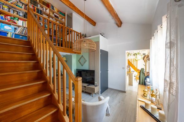 ***AUBAGNE… COMME UNE MAISON… DUPLEX DE CARACTÈRE… 3 CHAMBRES… ESPACES ÉVOLUTIFS… COUP DE CŒUR ASSURÉ***