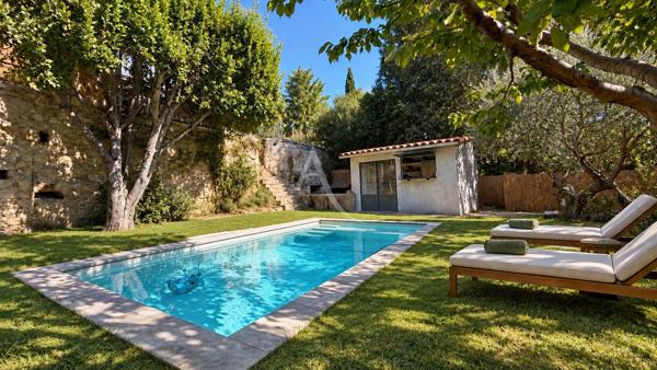 VILLA 160M2 CENTRE VILLE DE MANOSQUE AU CALME PISCINE JARDIN GARAGE PARKING PRIVATIF 5/6 PLACES