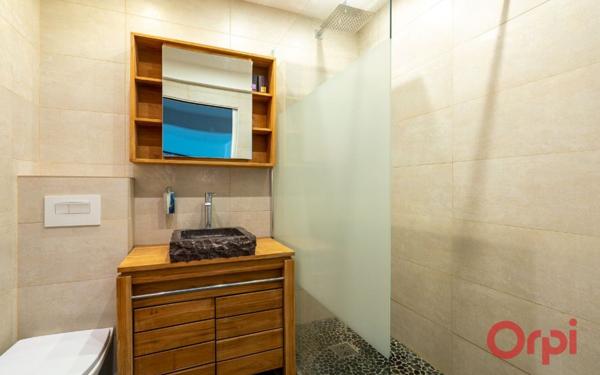 Appartement à louer    4 pièces •  Paris 16