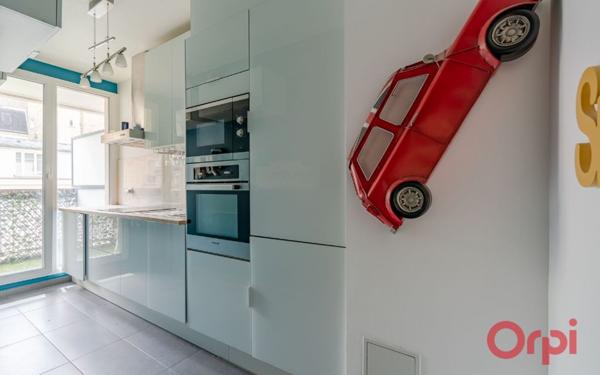 Appartement à louer    4 pièces •  Paris 16