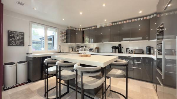 Maison Saint Germain Les Corbeil 8 pièce(s) 180 m2